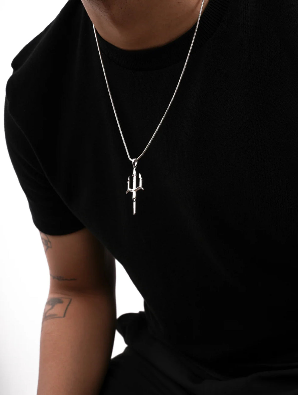 TRIDENT PENDANT WITH CHAIN