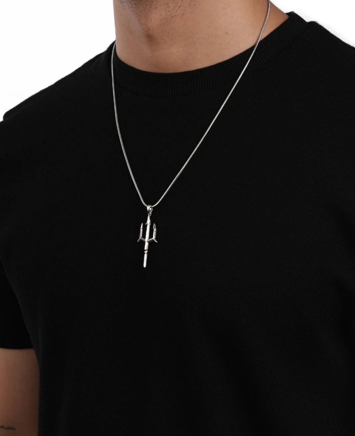 TRIDENT PENDANT WITH CHAIN